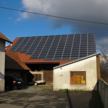 Exemples d'installation de panneaux solaires photovoltaïques - Solutions solaires pour les entreprises et exploitations agricoles