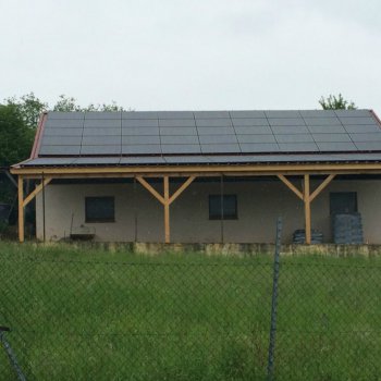 Exemples d'installation de panneaux solaires photovoltaïques - Solutions solaires pour les entreprises et exploitations agricoles