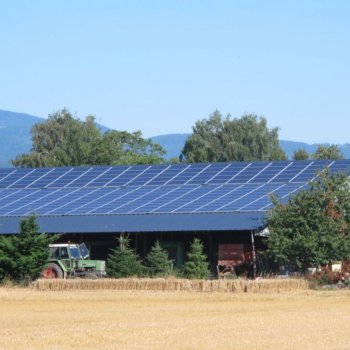 Exemples d'installation de panneaux solaires photovoltaïques - Solutions solaires pour les entreprises et exploitations agricoles