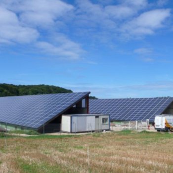 Exemples d'installation de panneaux solaires photovoltaïques - Solutions solaires pour les entreprises et exploitations agricoles